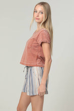Load image into Gallery viewer, IVORY STRIPED SHORTS W/ ELASTIC WAIST AND POCKETS
