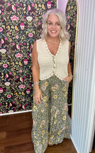 Load image into Gallery viewer, Flare Leg Floral Print Pants
