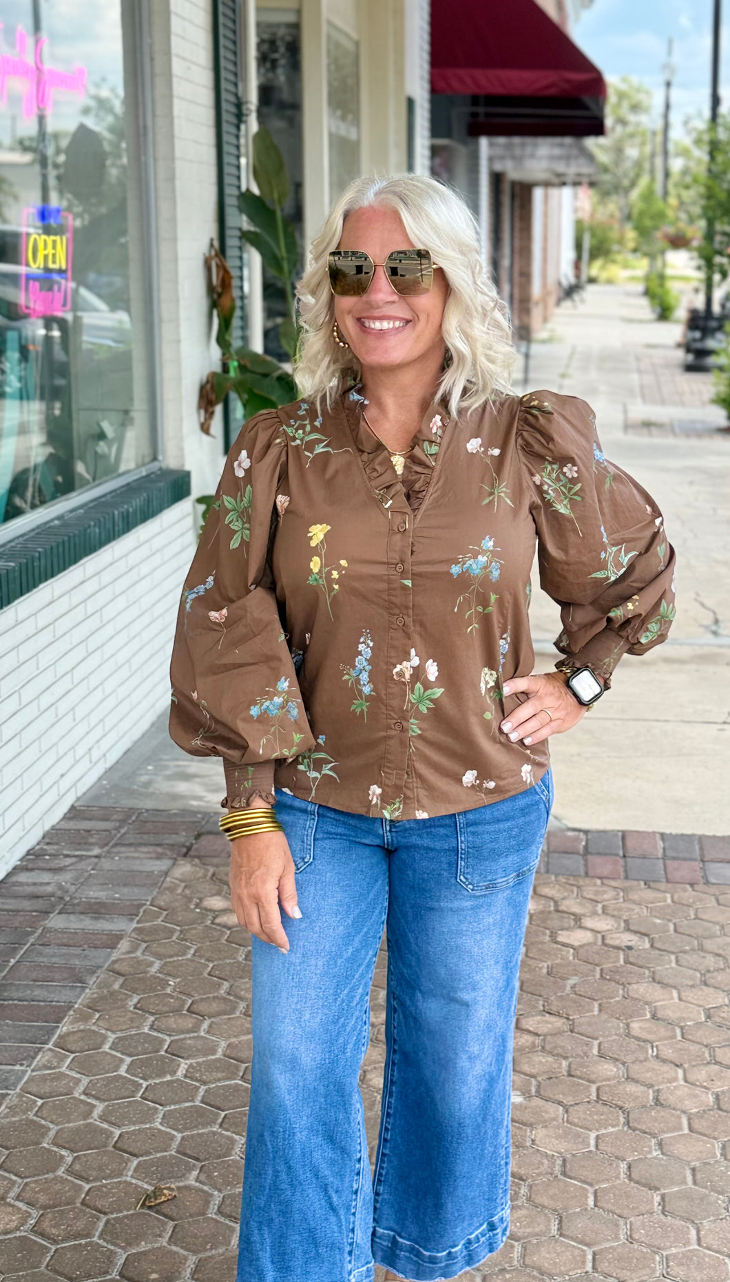 SMOCKED CUFF LONG SLEEVE  FLORAL COCOA TOP