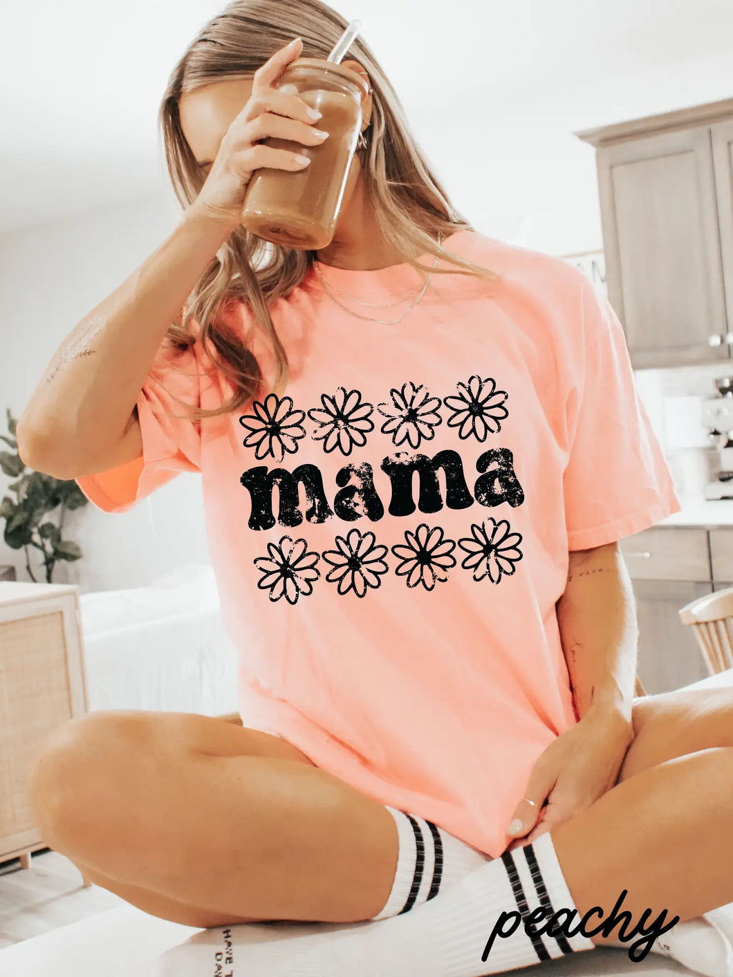 MAMA DAISY GRAPHIC TEE