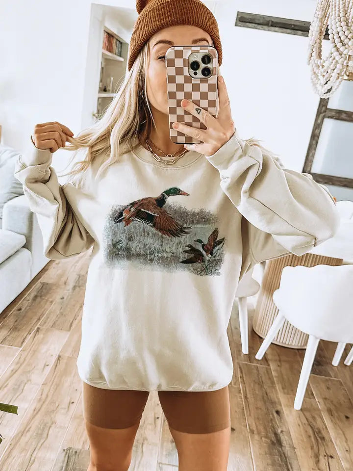 Retro Duck Scene - Cream - Sweatshirts