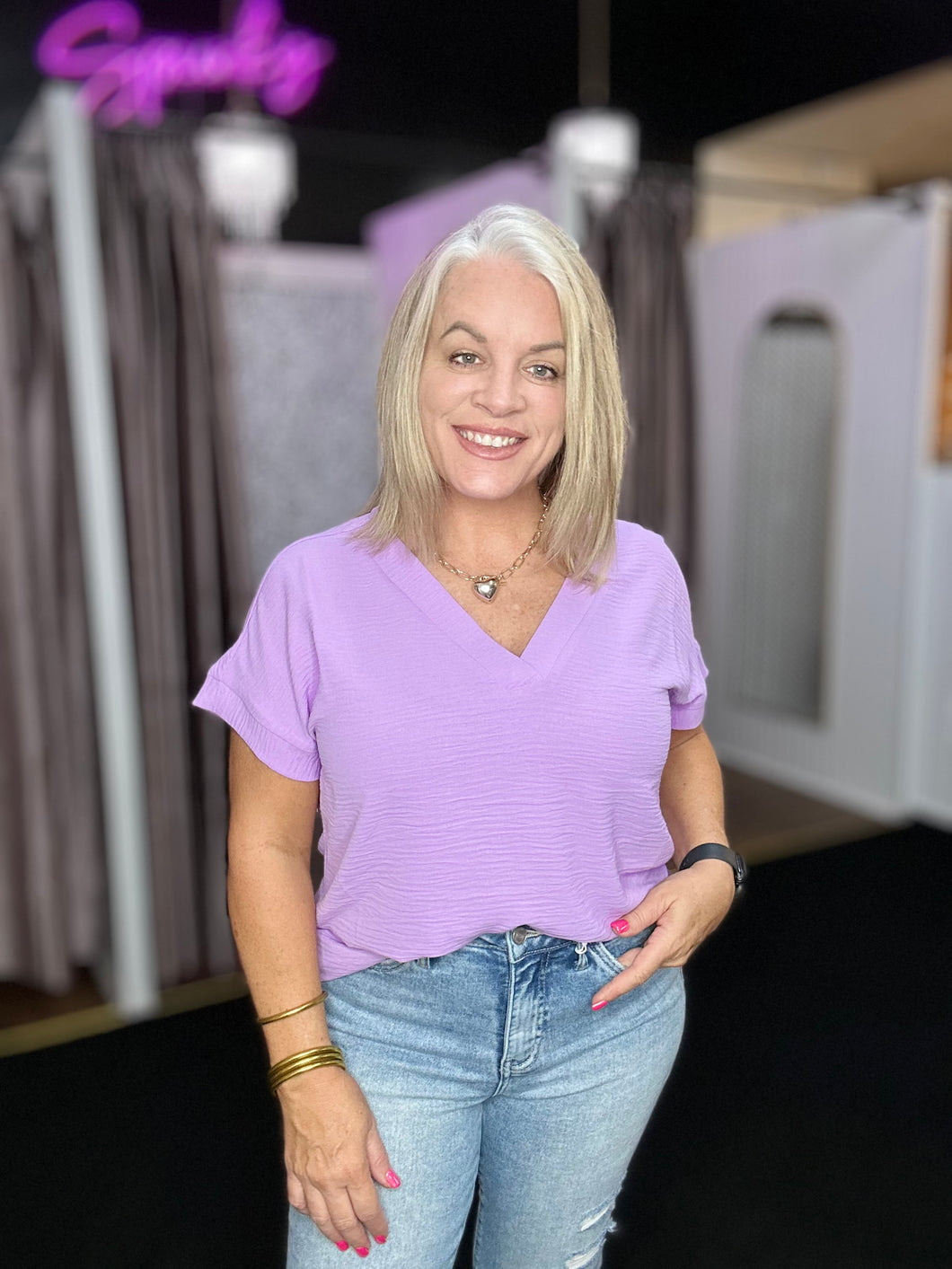 V NECK HI-LOW HEM TOP IN BRIGHT LAVENDER