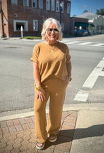 Load image into Gallery viewer, Short SLEEVE Top &amp; Pants 2pcs Set IN DEEP CAMEL
