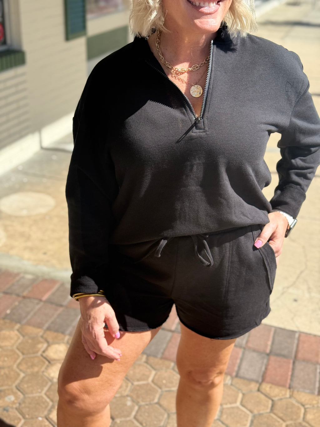 Raw Edge Half-Zip shortsSet in Black
