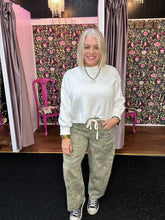Load image into Gallery viewer, White Boxy Crop Sweater
