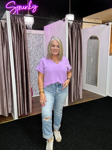 V NECK HI-LOW HEM TOP IN BRIGHT LAVENDER