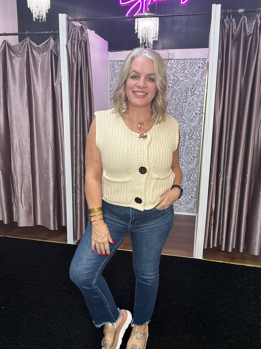 ROUND NECK GOLD BUTTON SWEATER VEST