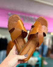 Load image into Gallery viewer, Pierre Dumas New Tan cutout sandals
