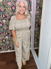 Load image into Gallery viewer, Cropped floral Jumpsuit
