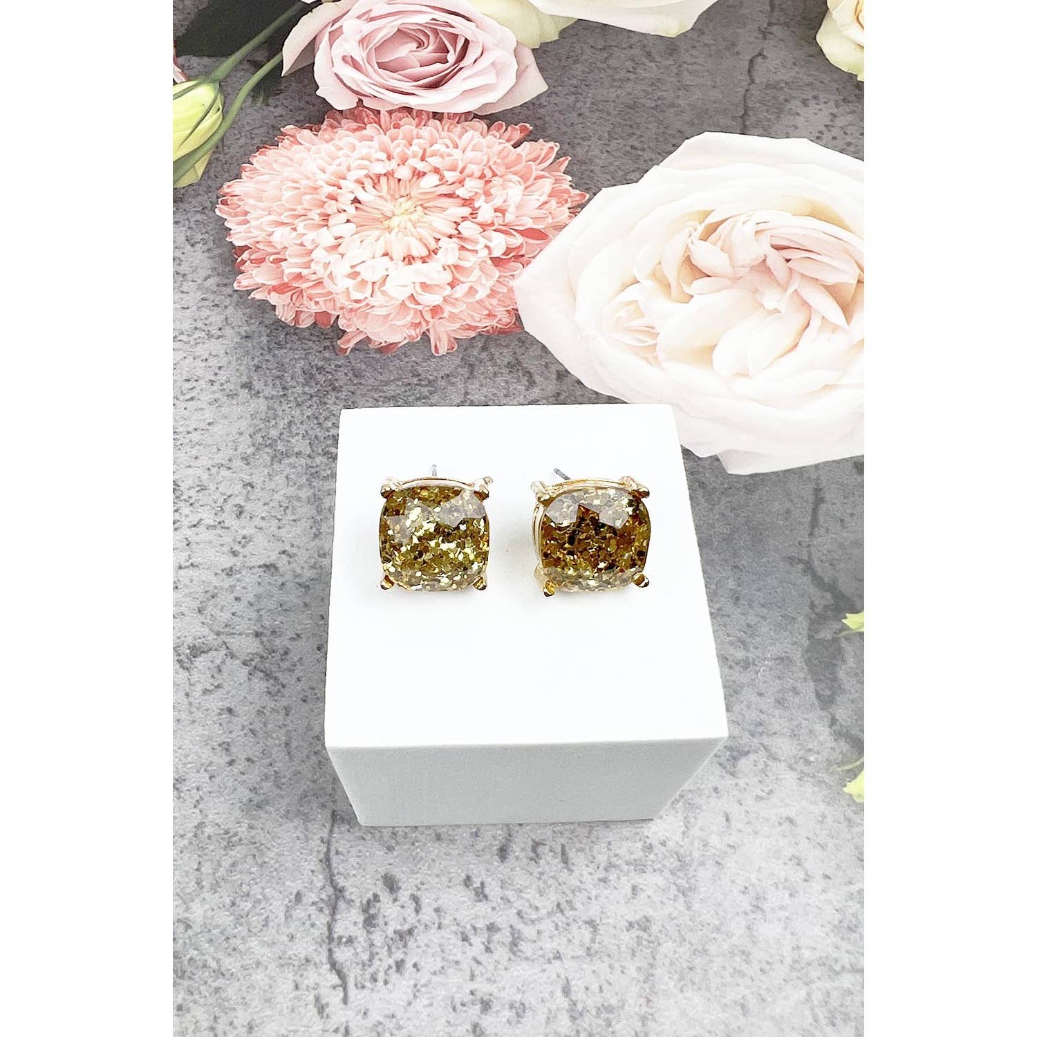 CUSHION CUT GLITTER STUD EARRINGS: GOLD