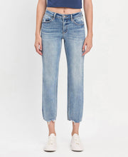 Load image into Gallery viewer, LOVERVET MID RISE CROP REUGLAR STRAIGHT JEANS
