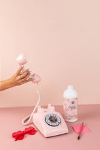 Load image into Gallery viewer, Bridgewater Candle Company - Sweet Grace 32oz Laundry Detergent
