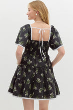 Load image into Gallery viewer, BLACK FLORAL MINI DRESS
