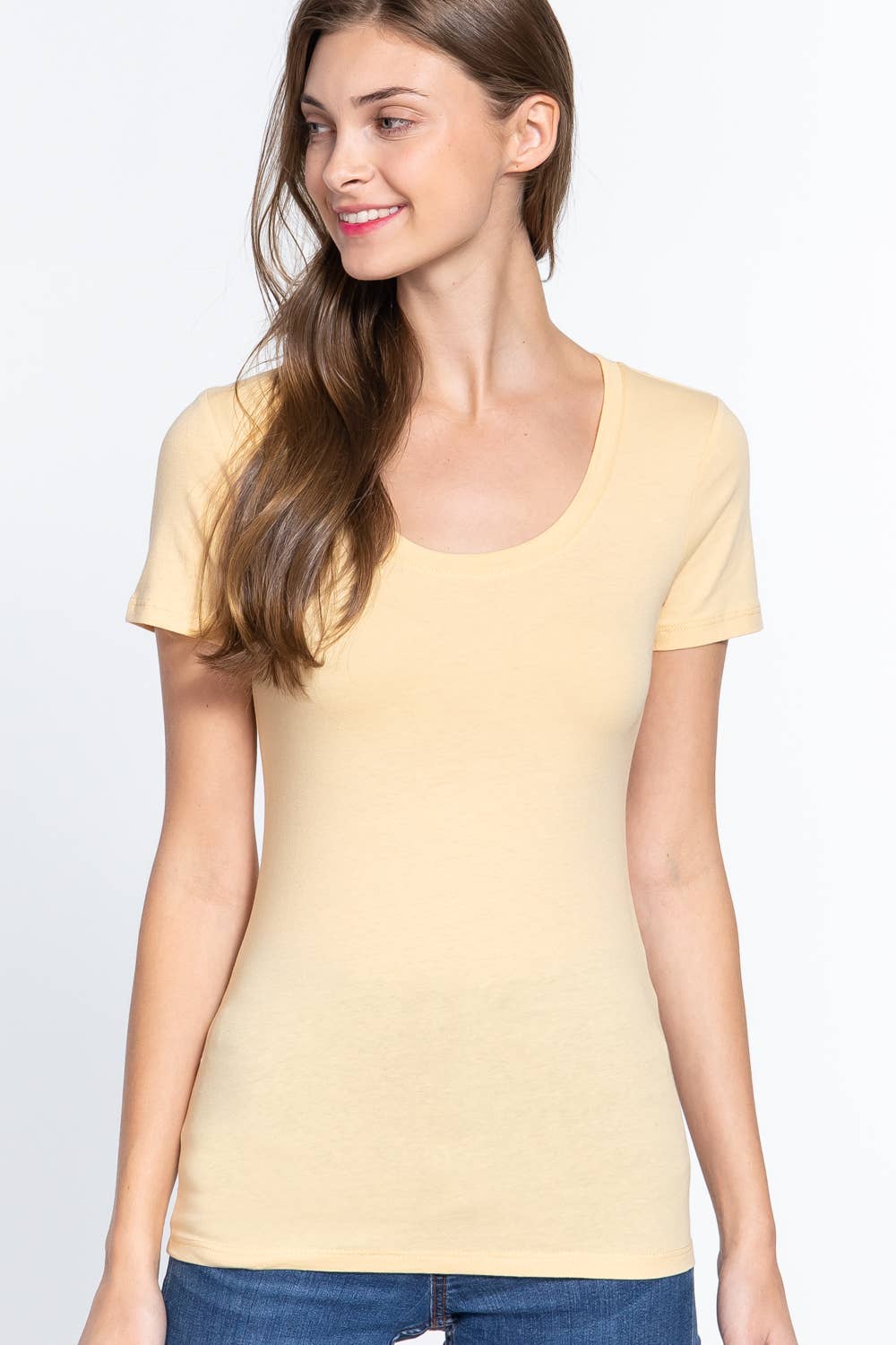 Clearance Fitted Basic Scoop Neck Tee in Vanilla Cake